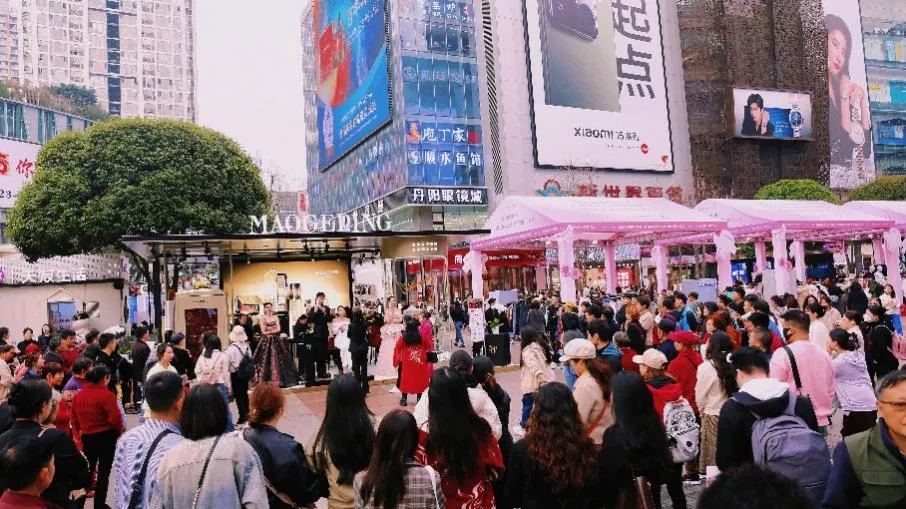 大美江北·国际美妆节:时尚路演+潮流打卡引爆时尚消费