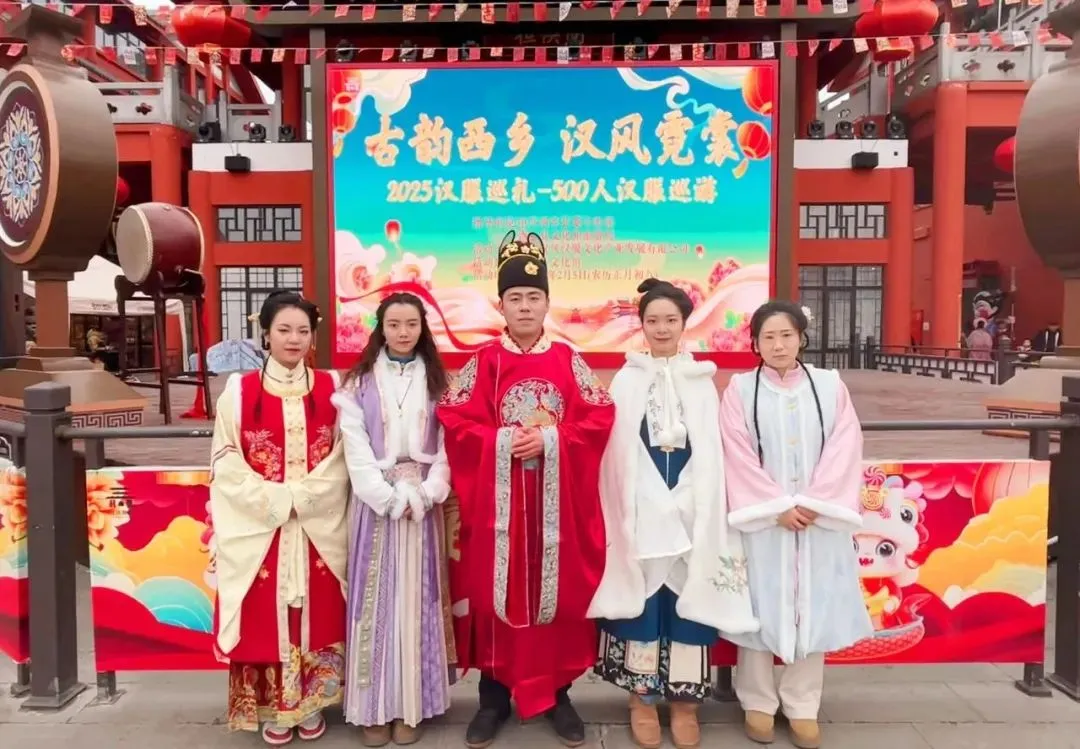 时尚买手看国潮到访陕西汉中西乡县穿汉服出游成为新时尚