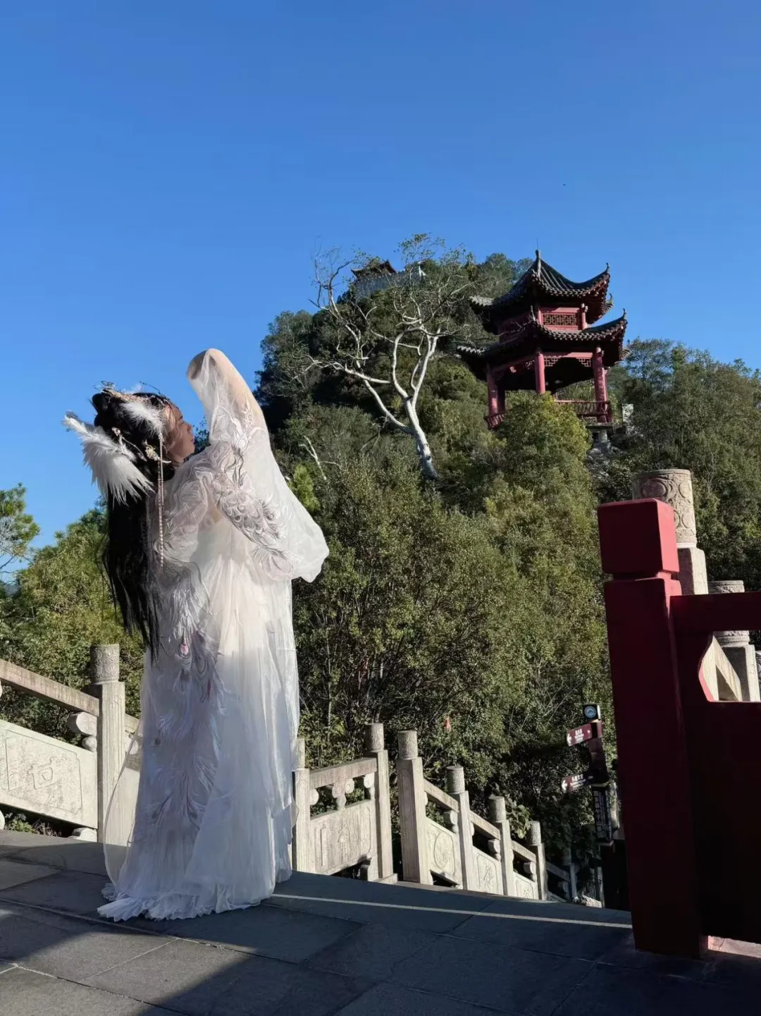 时尚买手看国潮到访陕西汉中西乡县穿汉服出游成为新时尚