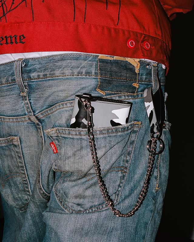 Supreme 释出 2025 春季皮具系列