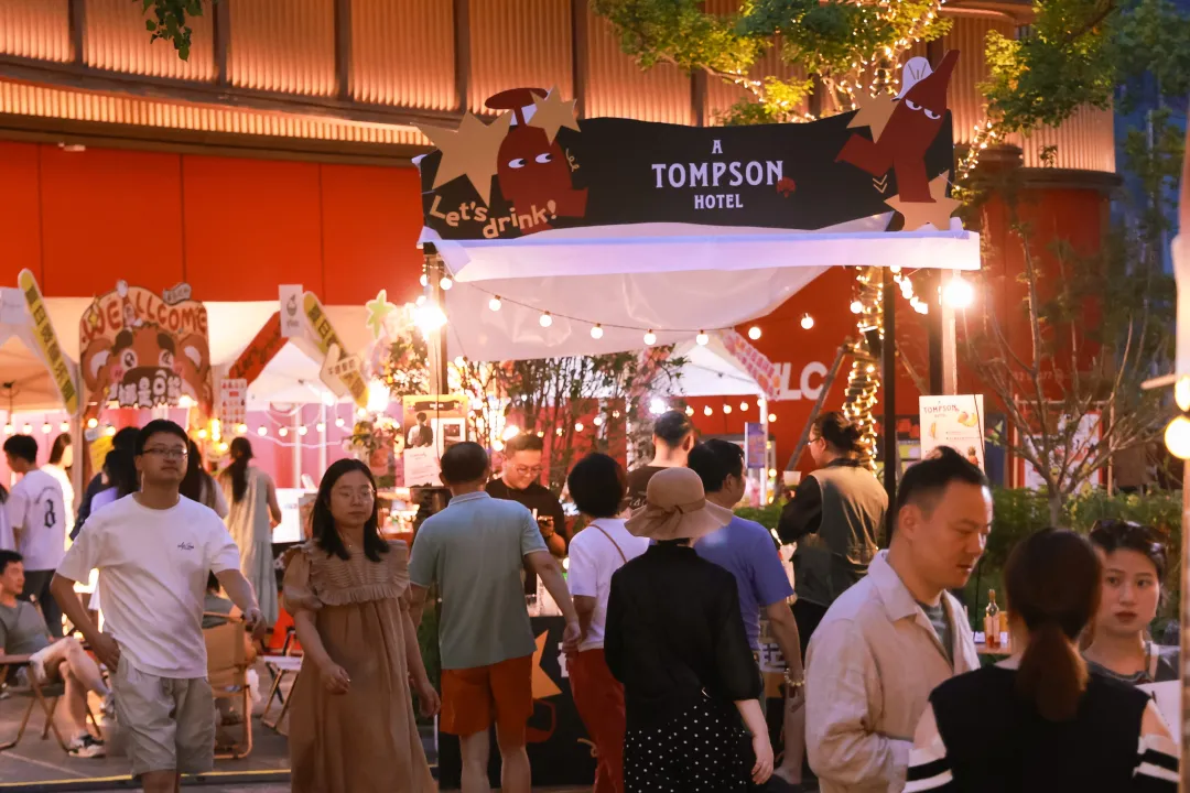 JLC 金陵中環迎来潮流艺术新体验 ComplexCon Hotel 内地头展 携当代艺术家Daniel Arsham 亮相南京