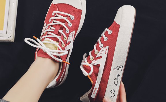 国潮鞋服百年变迁 时光里的时尚回响