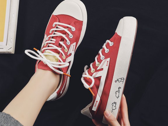 国潮鞋服百年变迁 时光里的时尚回响