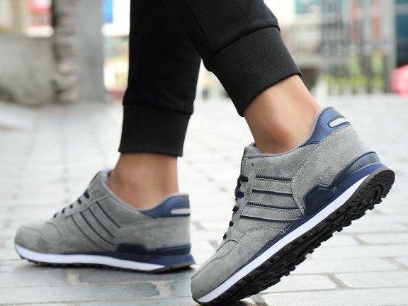 潮鞋买手店专注时尚与实用主义