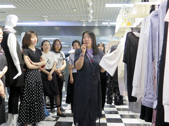 品牌折扣女装尾货买手：环保与时尚并行的绿色消费