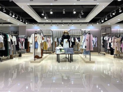 从尾货到潮流,广州石井女装尾货批发走份货源引领时尚新时尚