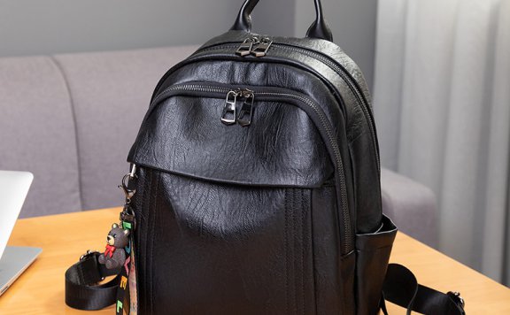 潮流新品2025秋冬女士真皮双肩包,时尚与实用的完美融合