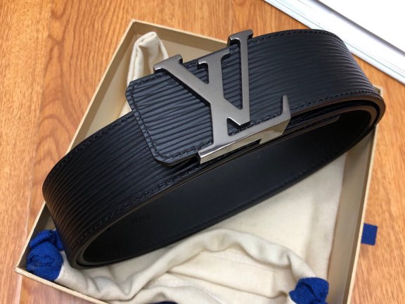 奢侈品皮带是时尚与品质的完美融合