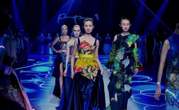 麦美美认为时代女性成就了今天的时尚产业