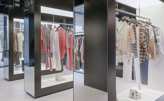 R13 中国西南地区首家精品店盛大启幕