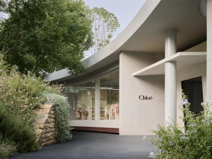 Chloé成都夏日限时空间启幕 共赴浪漫地中海之约