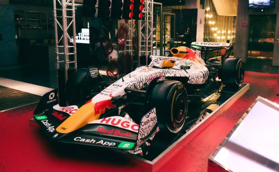 HUGO携手Slawn全新VCARB F1™车队涂装及HUGO x RB联名系列