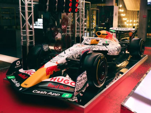 HUGO携手Slawn全新VCARB F1™车队涂装及HUGO x RB联名系列